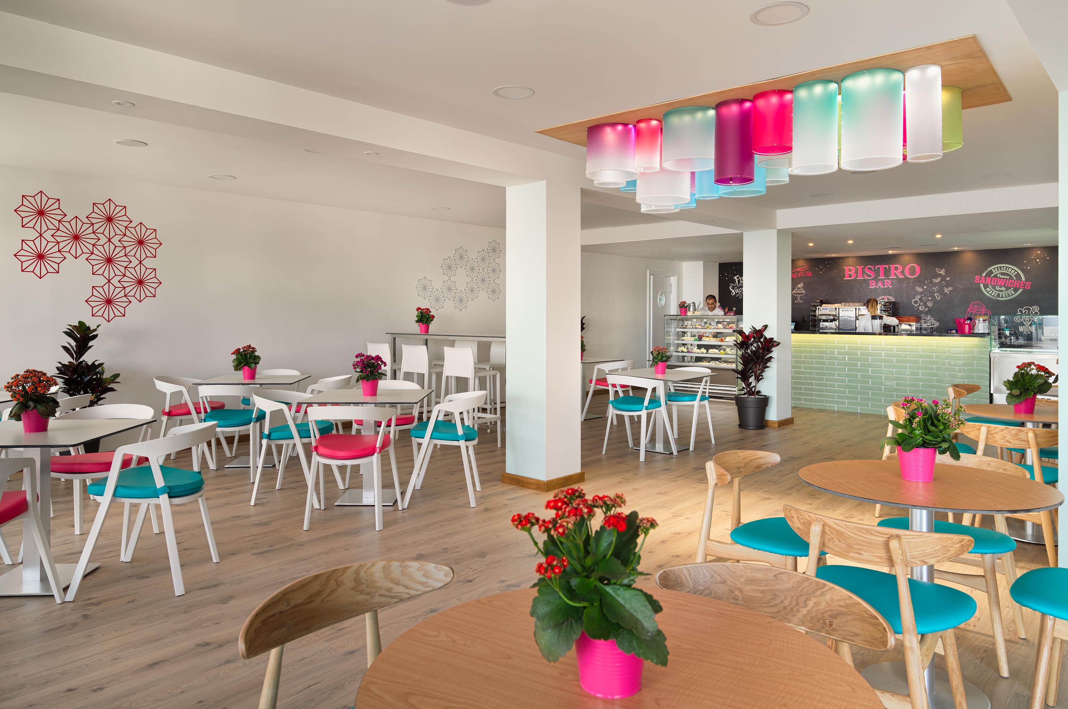 H10鲁比肯皇宫酒店 普拉亚布兰卡 外观 照片 The interior of the new restaurant