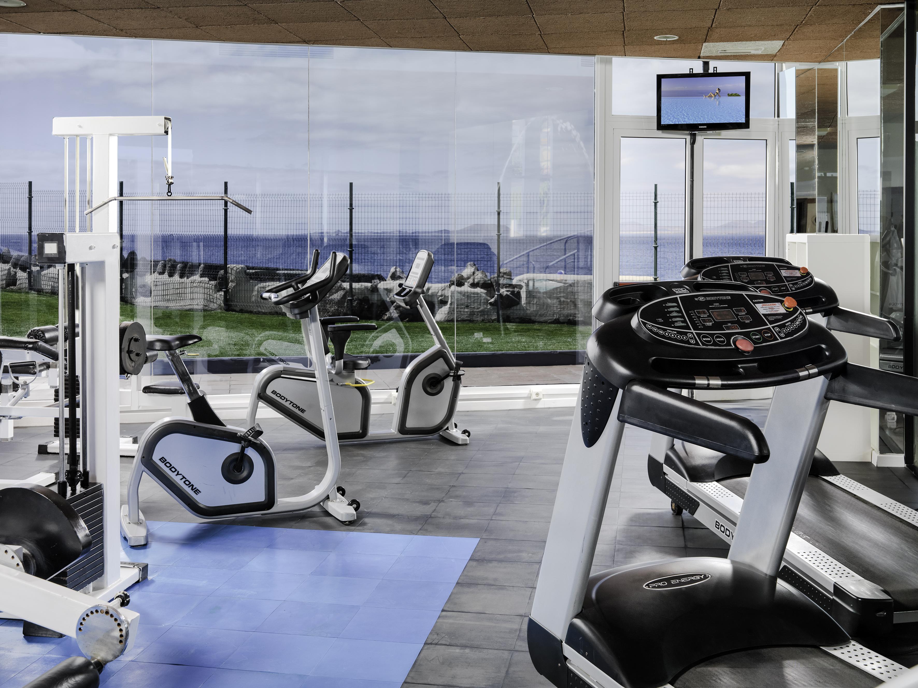H10鲁比肯皇宫酒店 普拉亚布兰卡 外观 照片 The gym at the hotel