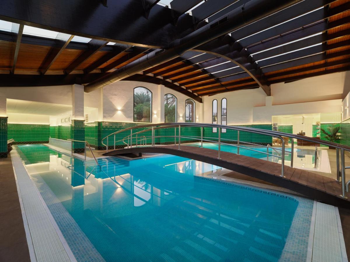 H10鲁比肯皇宫酒店 普拉亚布兰卡 外观 照片 The swimming pool at the hotel