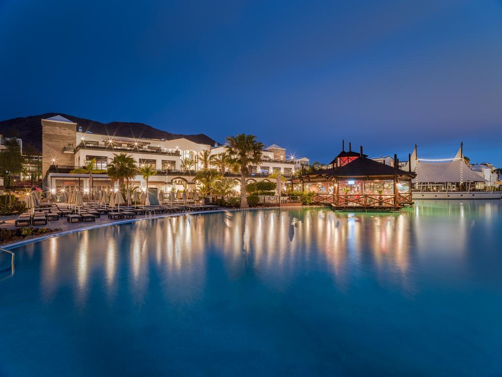 H10鲁比肯皇宫酒店 普拉亚布兰卡 外观 照片 The resort at night